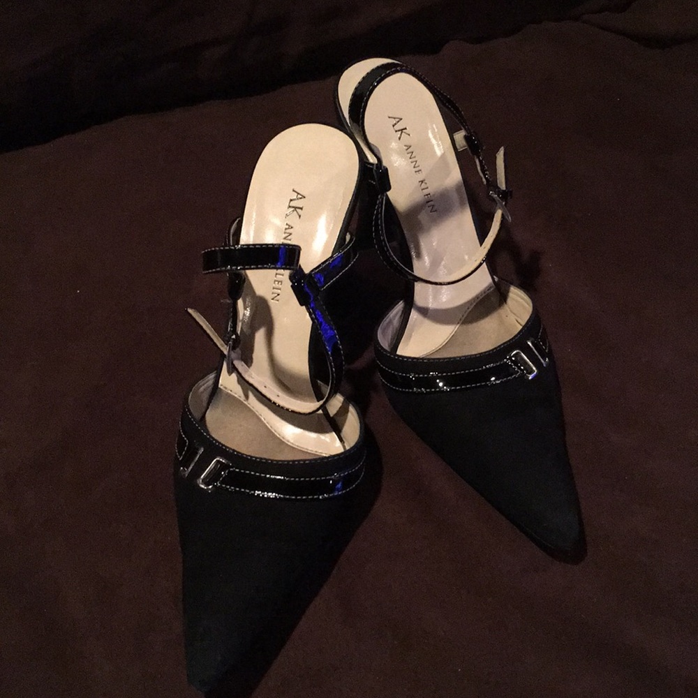 Women’s Black Suede Dress Shoes